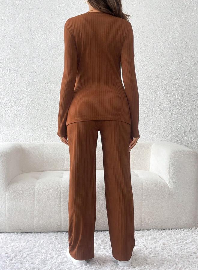 تايك تو طقم للحوامل بلوزة بياقة دائرية وبنطال بخصر مرن قابل للتعديل - Image 2